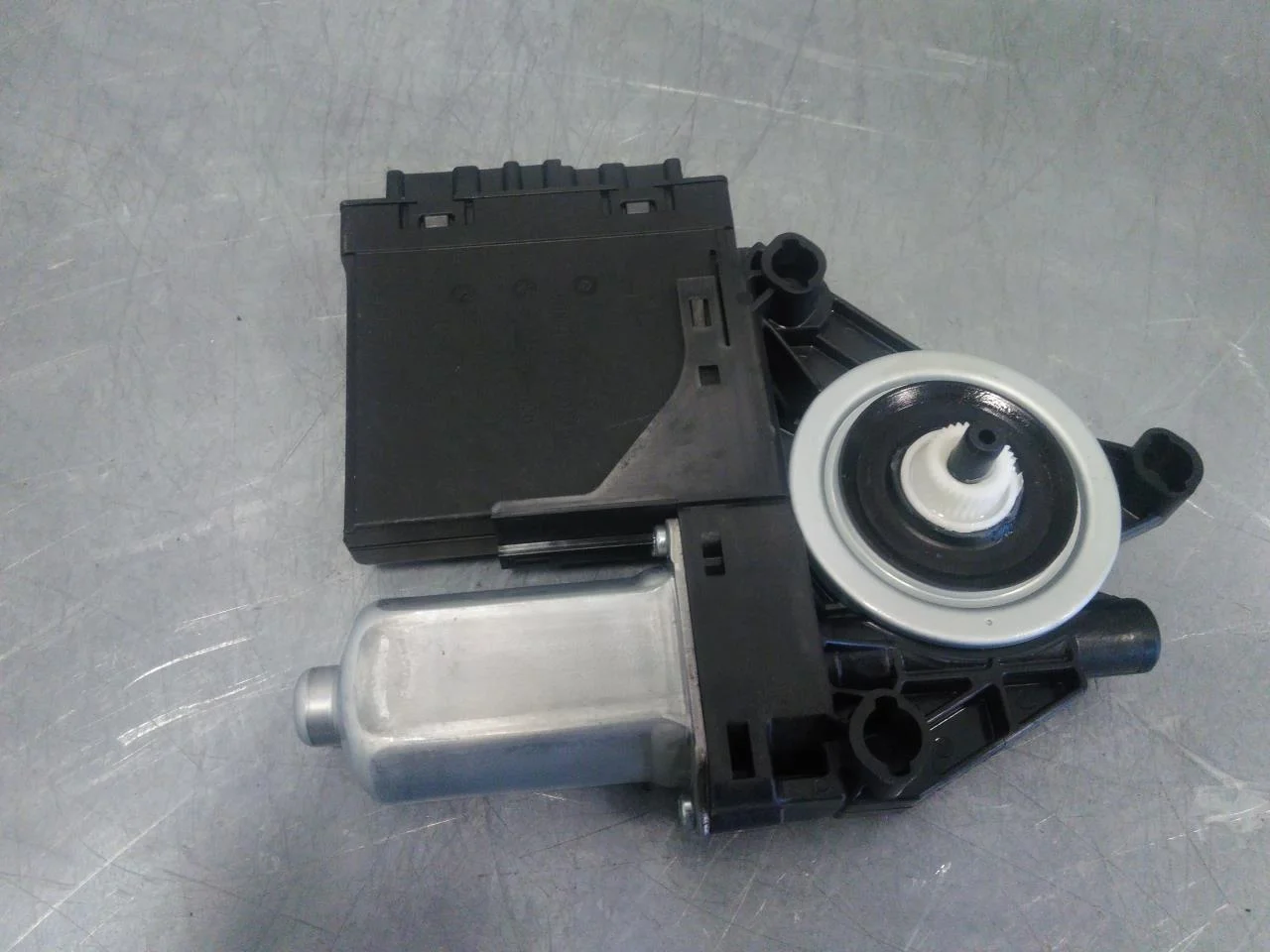 Volvo C40/RECHARGE 2021-> Motor macara geam