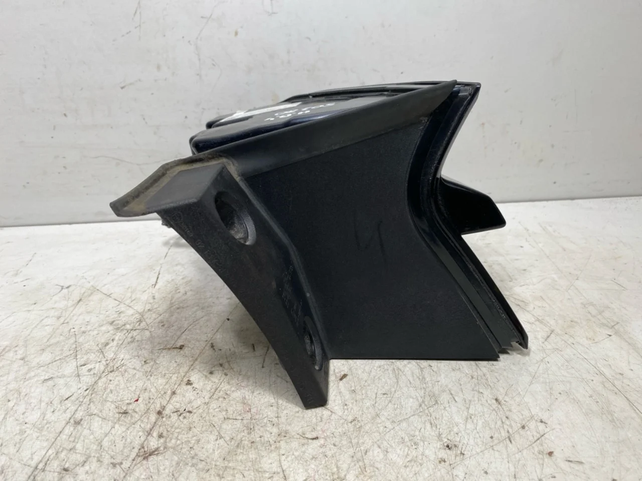 Ford MUSTANG MACH-E 2021- Right tail light view 2