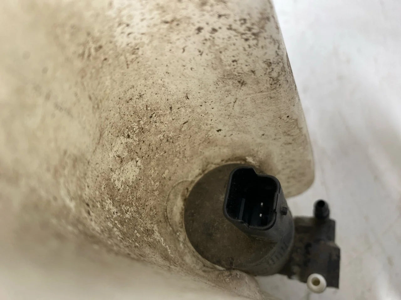 Renault KANGOO II 2015-21 Rezervor spălător faruri vedere 2