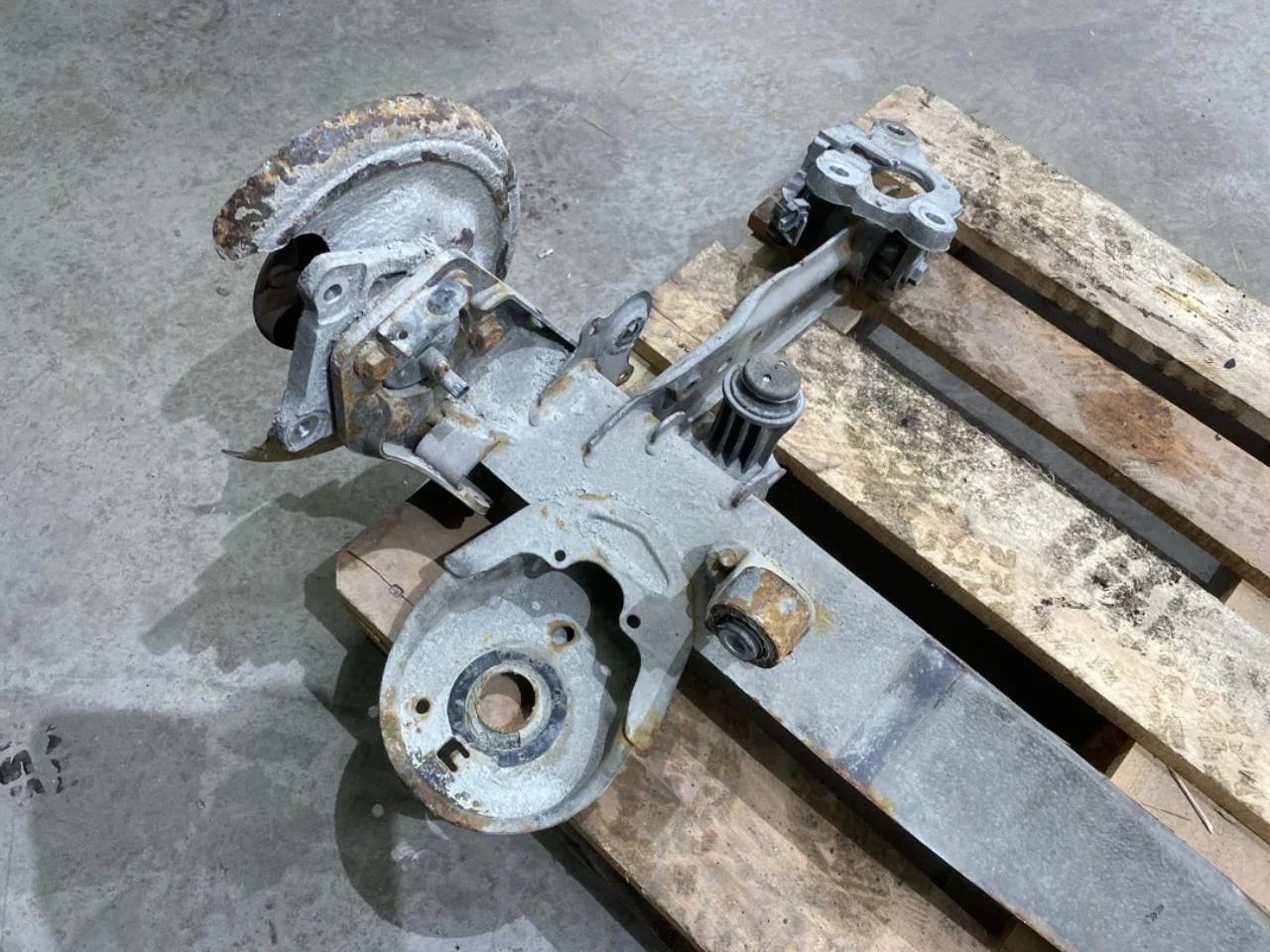 Peugeot 208/E-208 2020-> Rear suspension, other view 2