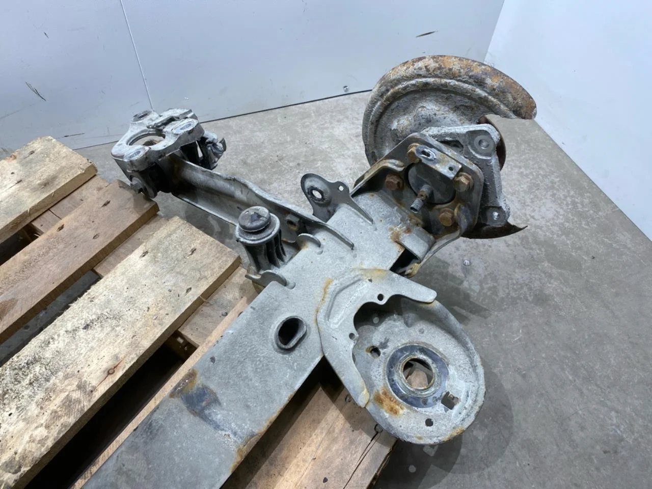 Peugeot 208/E-208 2020-> Rear suspension, other view 3