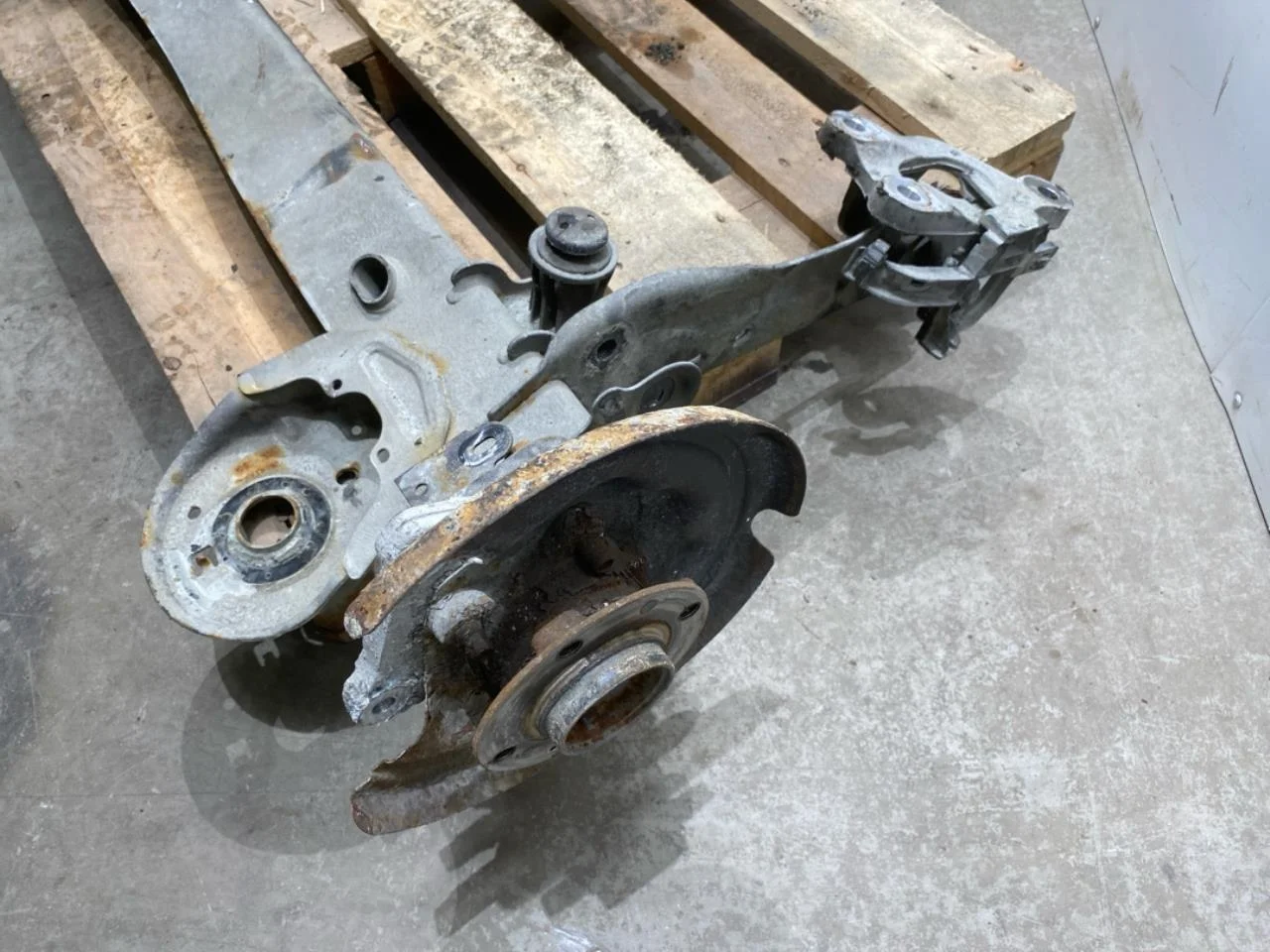 Peugeot 208/E-208 2020-> Rear suspension, other view 4