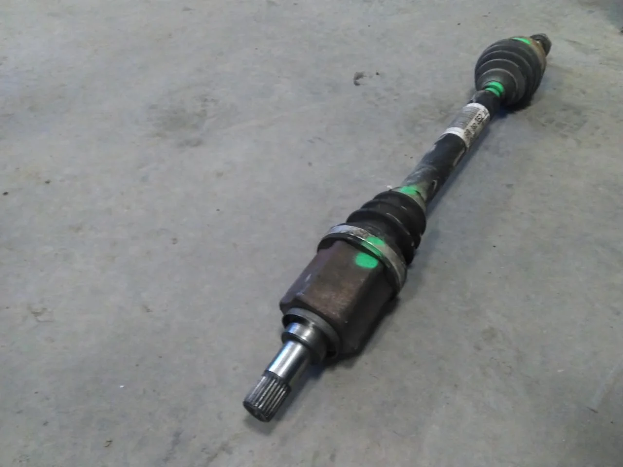 Peugeot 2008/E-2008 2020-> Front left driveshaft view 2