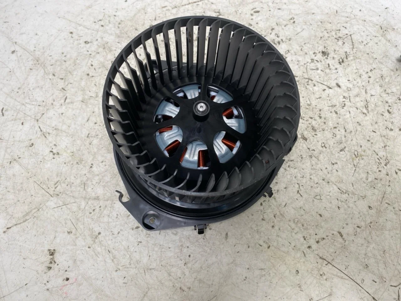 Audi Q4 E-TRON FZ 2021- Fűtésventilátor motor nézet 2