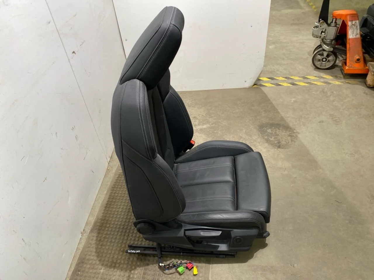 Audi Q4 E-TRON FZ 2021- Front seat, right view 3