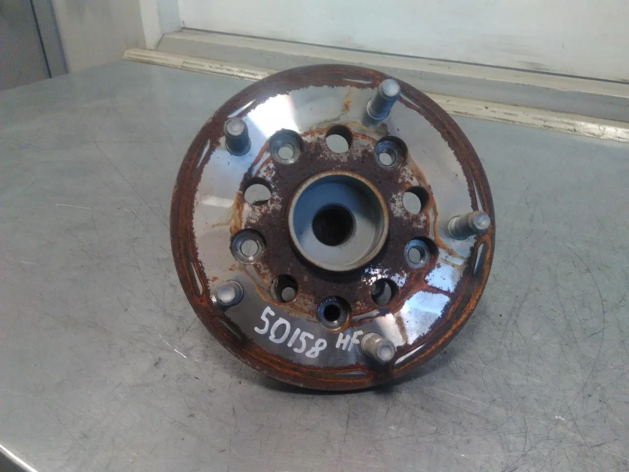 Ford E-TRANSIT 2022- Front wheel hub