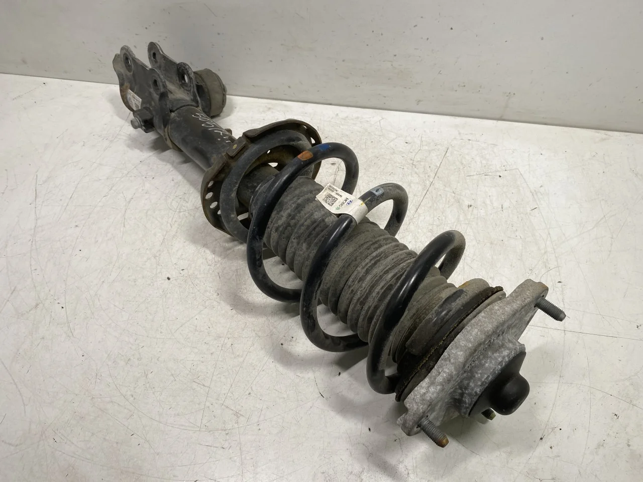 Hyundai IONIQ 5 NE 2022- Strut assembly, front left view 2