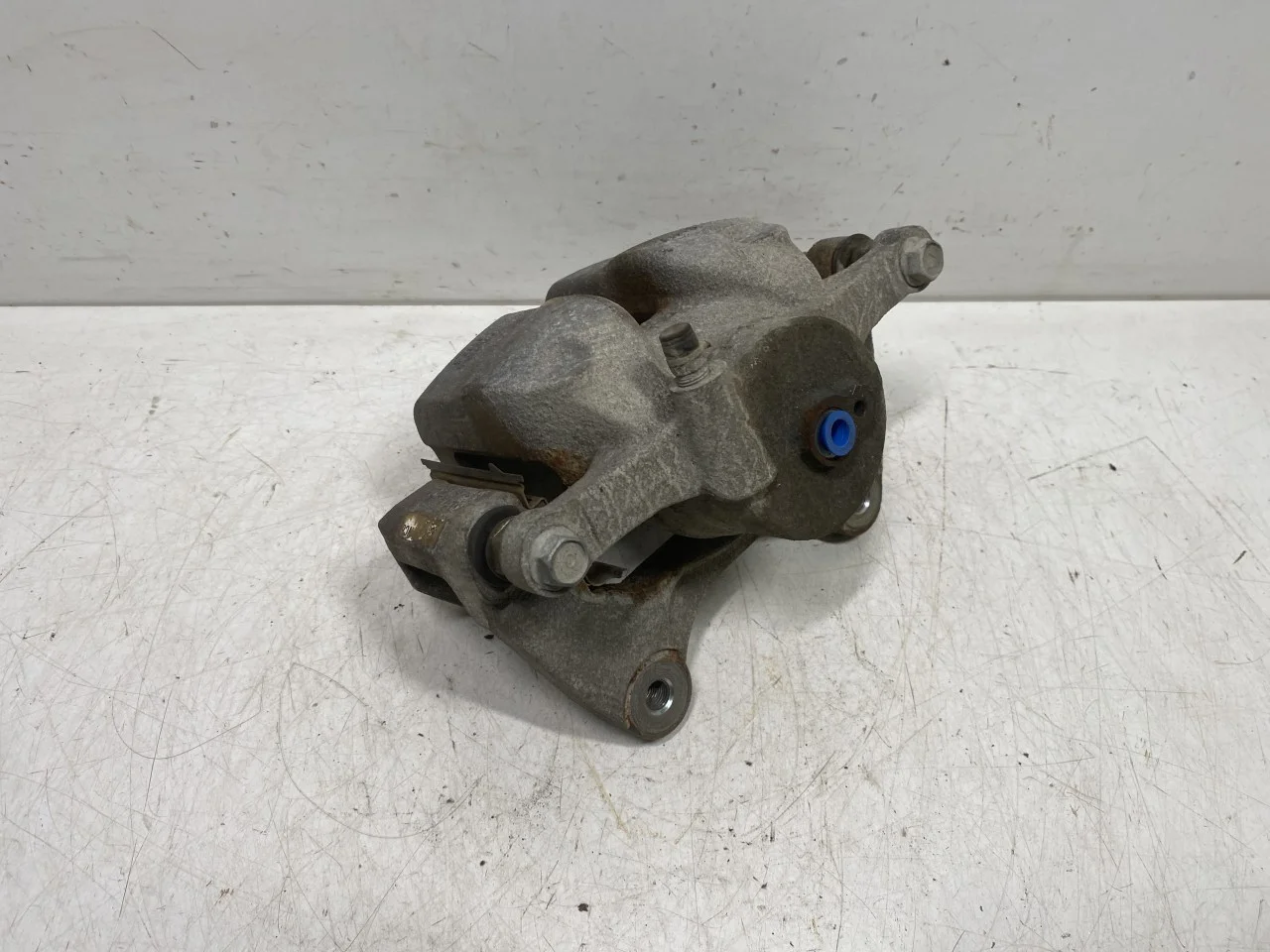 Hyundai IONIQ 5 NE 2022- Front left brake caliper view 3