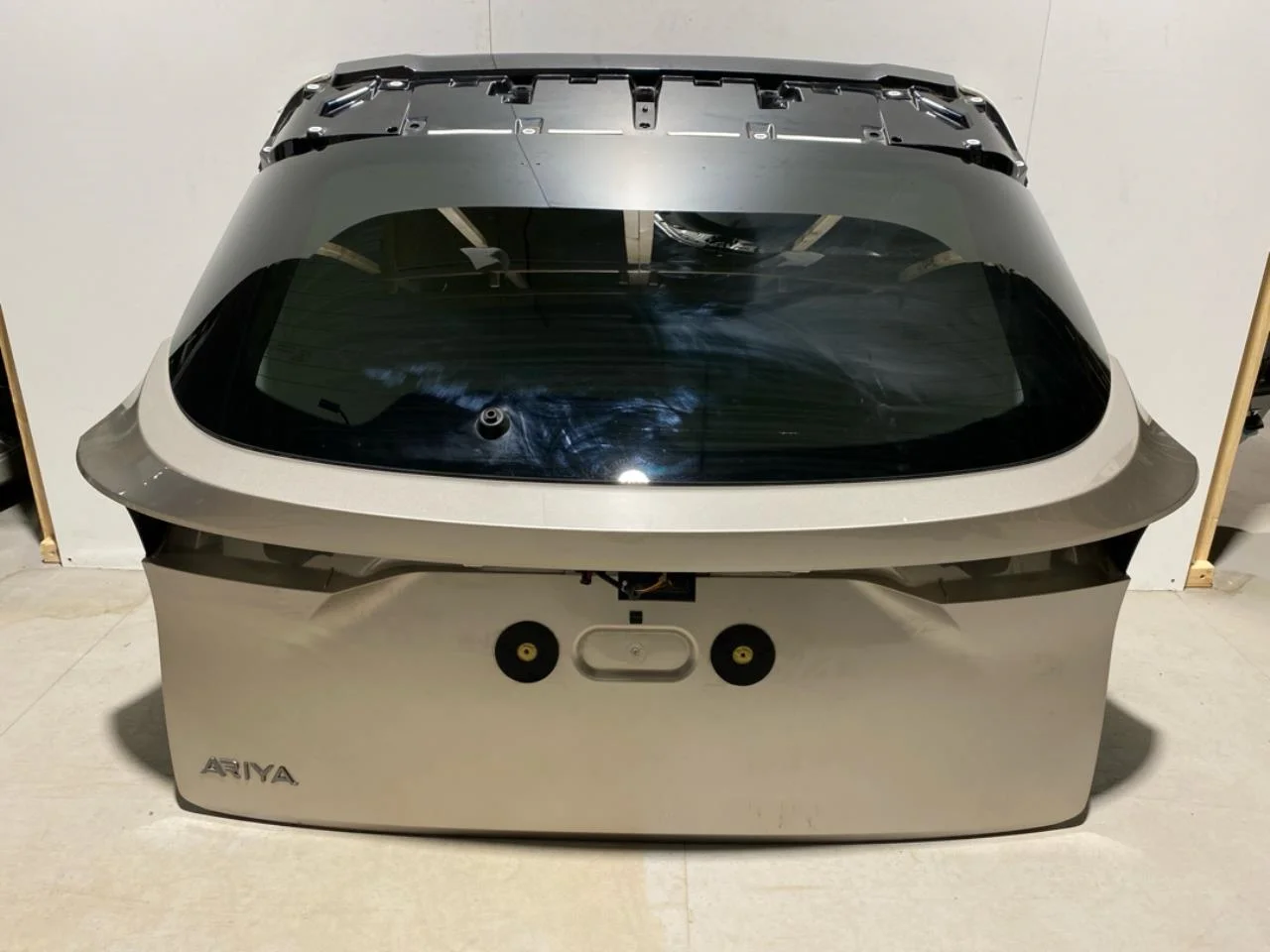 Nissan ARIYA 2021- Tailgate, estate