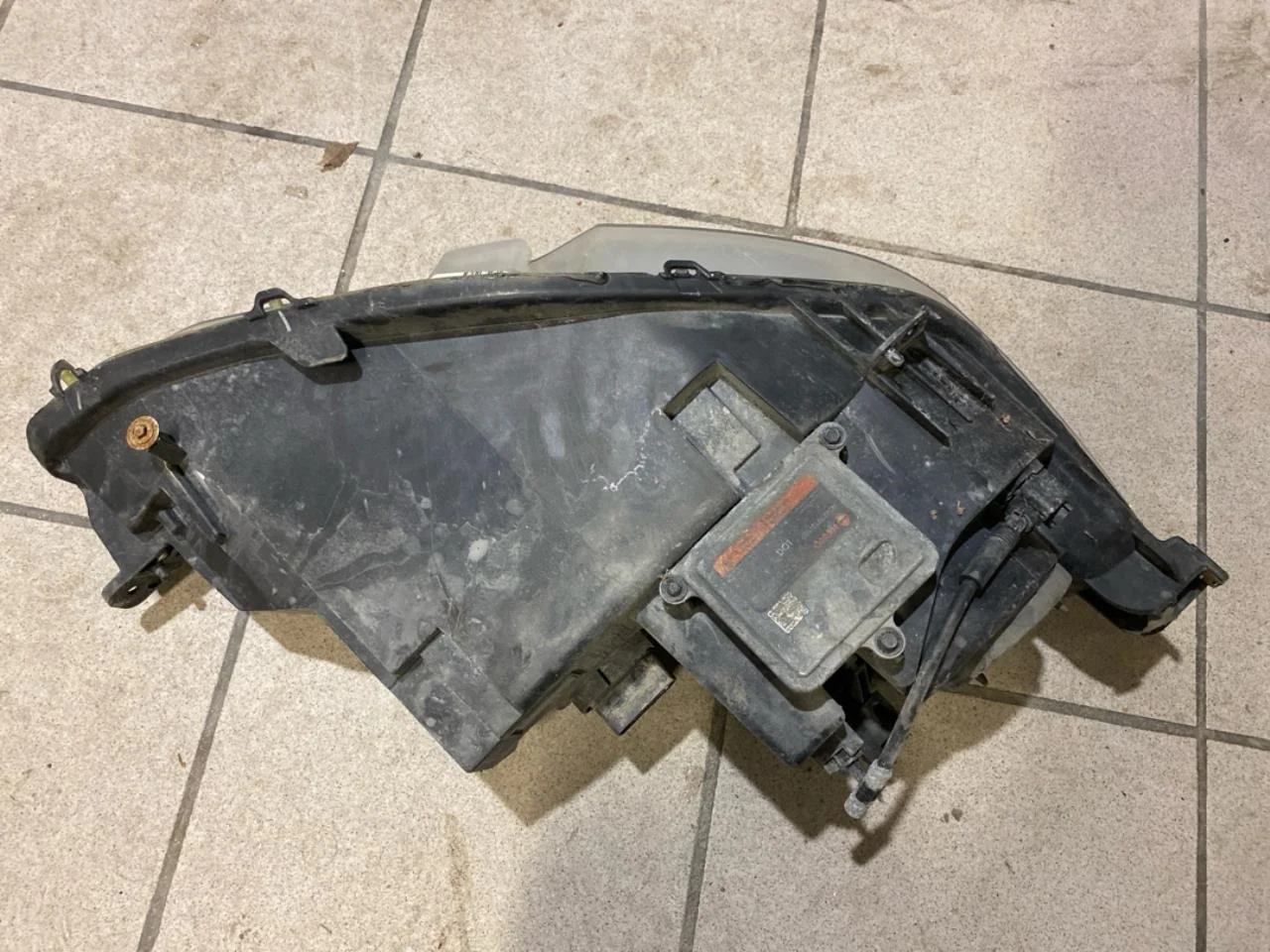 Tesla MODEL S 2013- Left headlight view 3