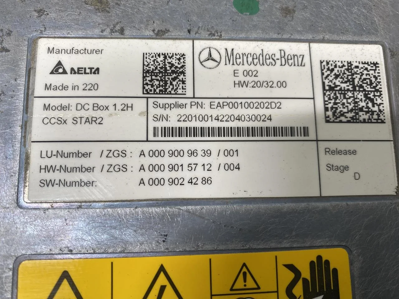 Mercedes V W447//W640/W448 2014- Voltage converter, battery view 3