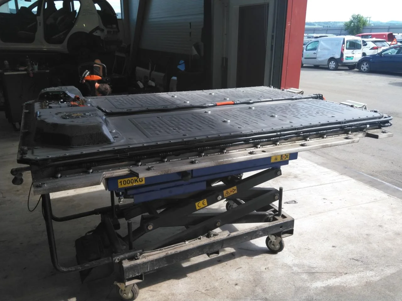Mercedes EQS SUV X296 2022- High-voltage battery view 2
