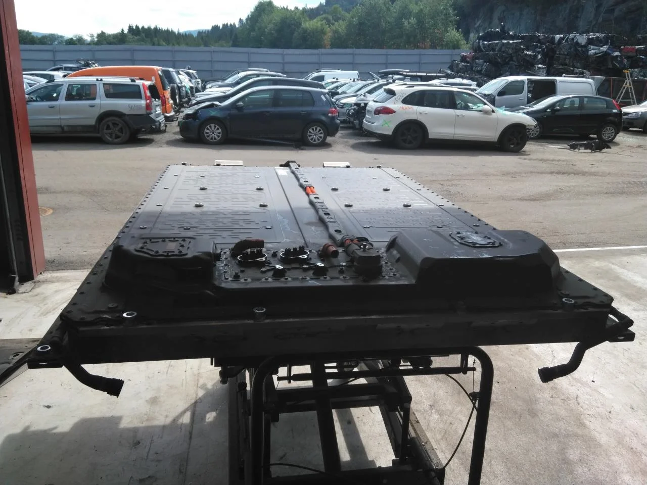 Mercedes EQS SUV X296 2022- High-voltage battery view 3