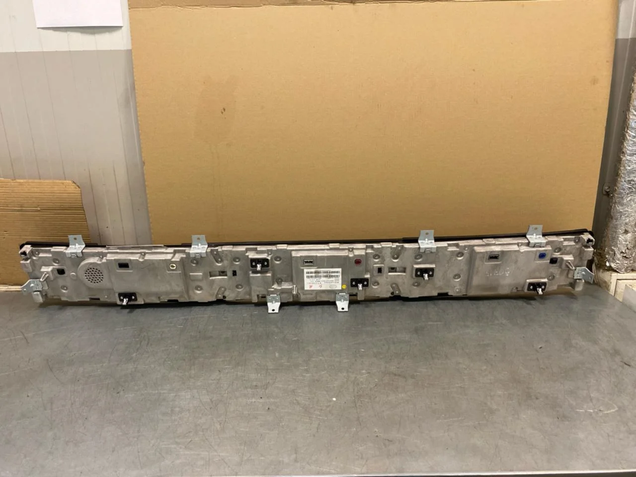 Hongqi E-HS9 2022- Instrument cluster assembly view 2