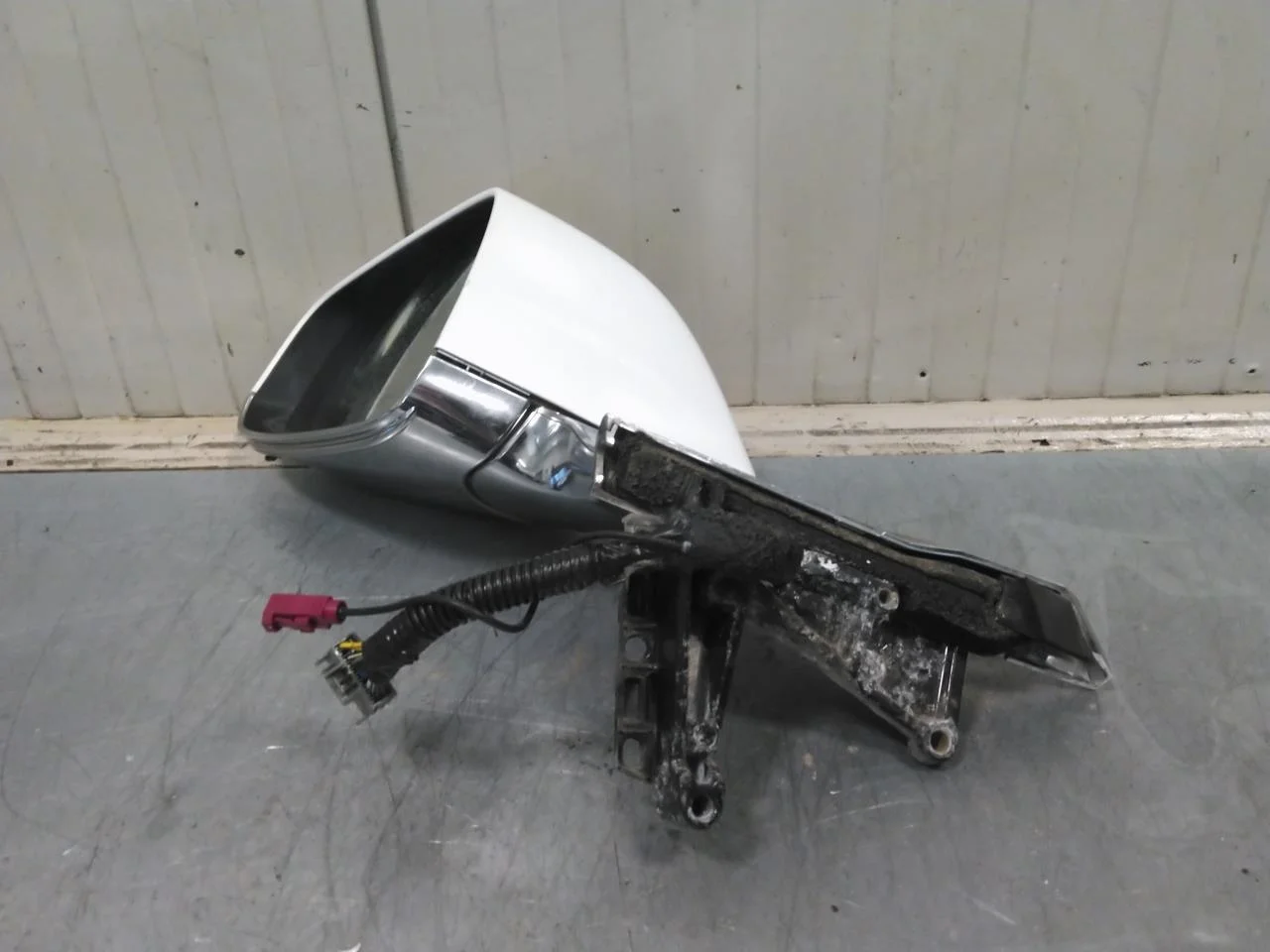 Tesla MODEL S 2013- Left power mirror view 3