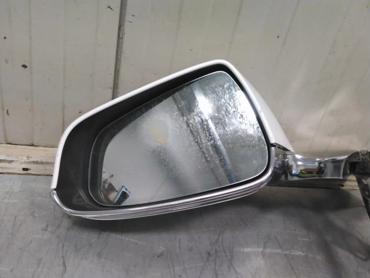 Tesla MODEL S 2013- Left power mirror view 4
