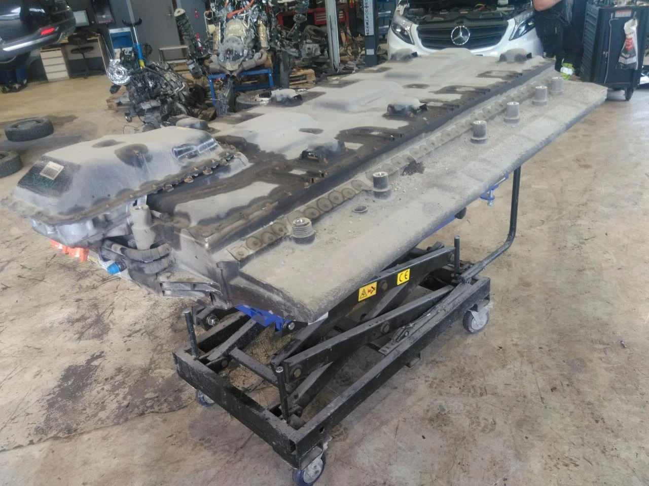 Mercedes V W447//W640/W448 2014- High-voltage battery view 3