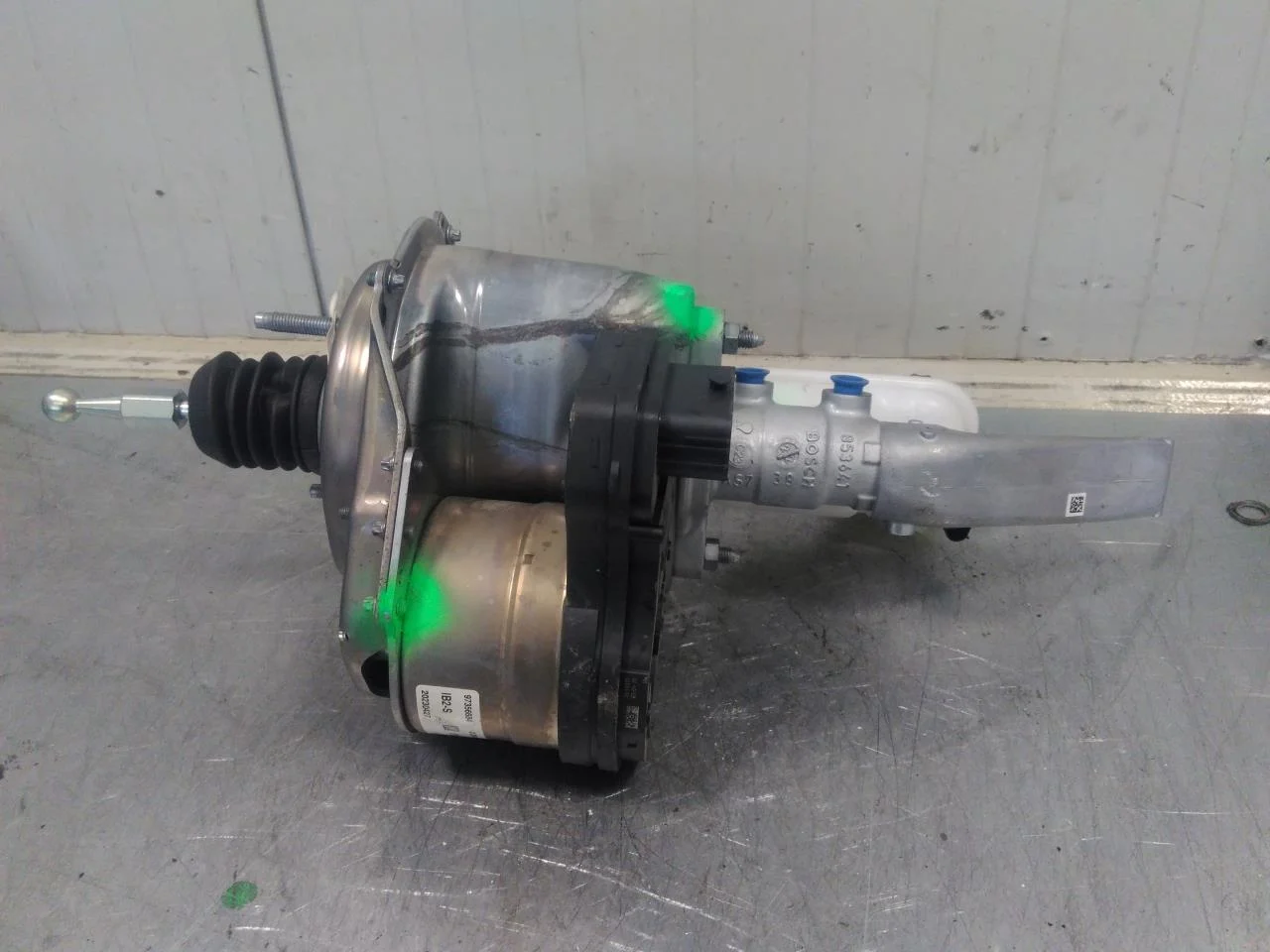 Mercedes EQS SUV X296 2022- Brake booster view 2