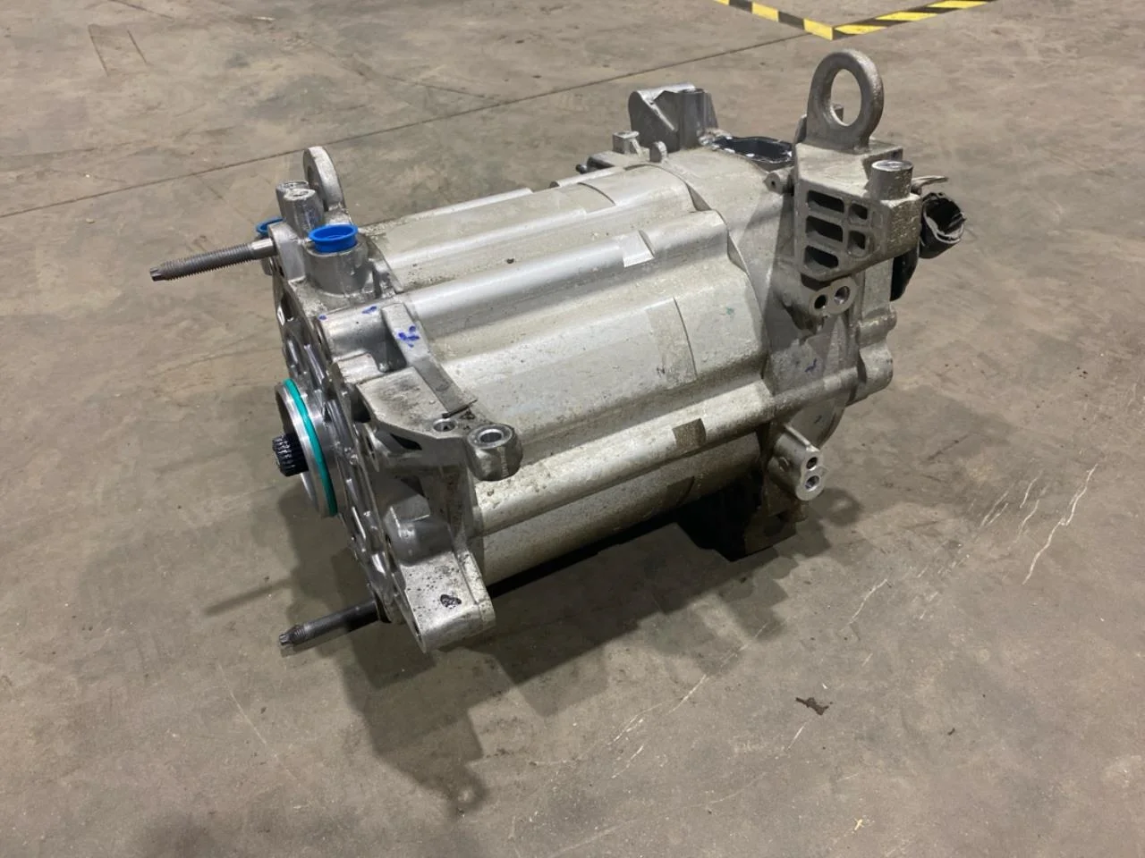 Citroen C4/E-C4 C4X/E-C4X 21->> Elektromos motor, első view 3