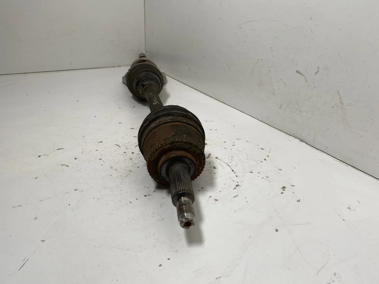 Maxus EUNIQ5 MPV 2021- Front right driveshaft view 4