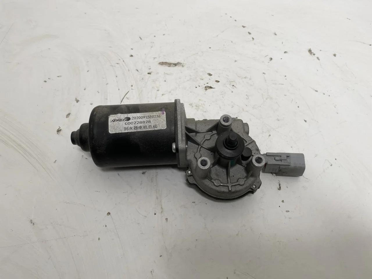 Maxus EUNIQ5 MPV 2021- Ablaktörlő motor, szélvédő