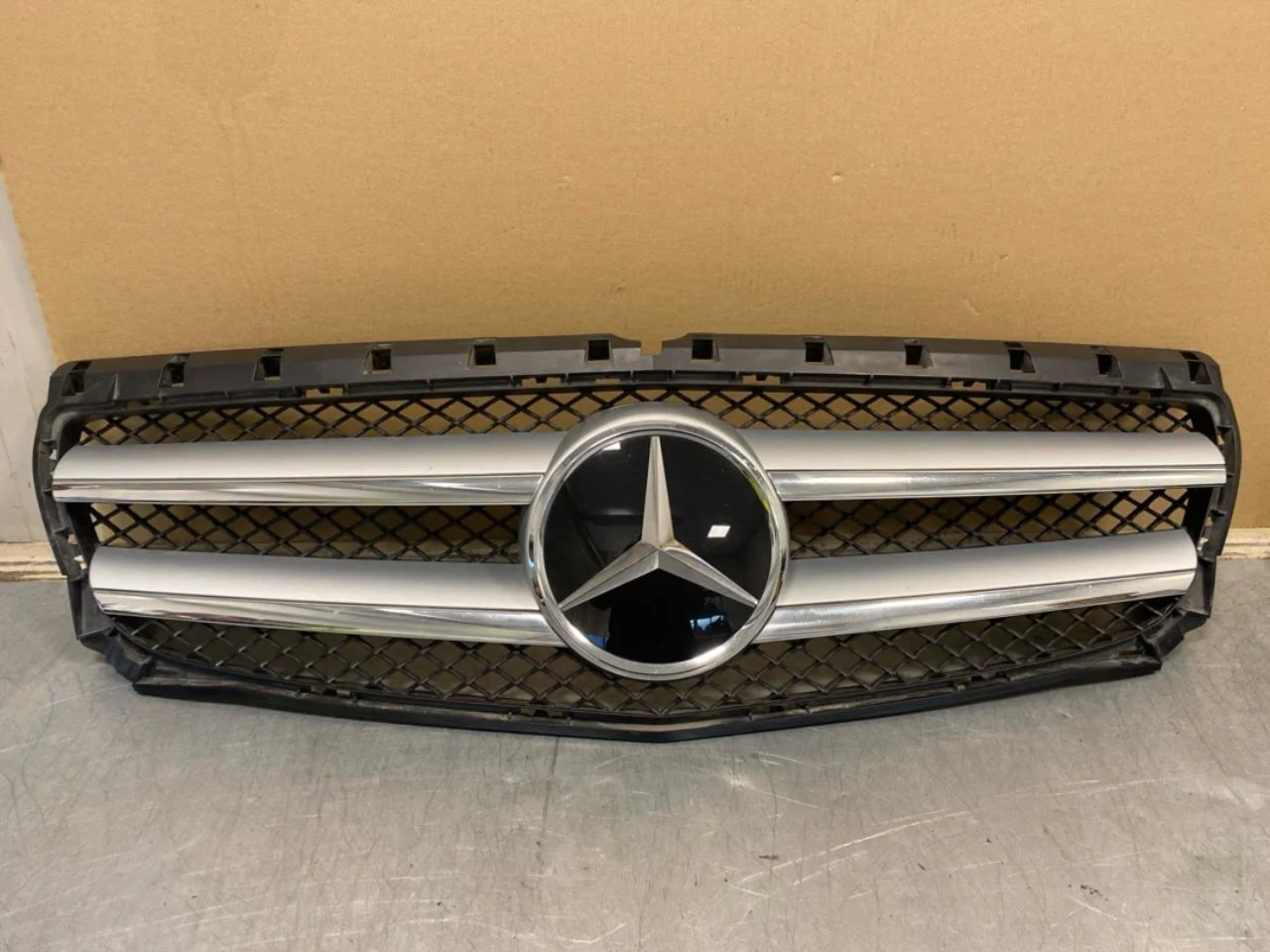 Mercedes B 180-200 W246/W242 2012-19 Hűtőrács, komplett