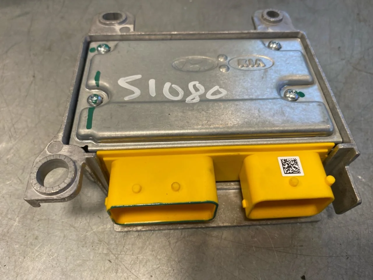 Hyundai KONA / ELECTRIC 2018-23 Airbag control unit view 2