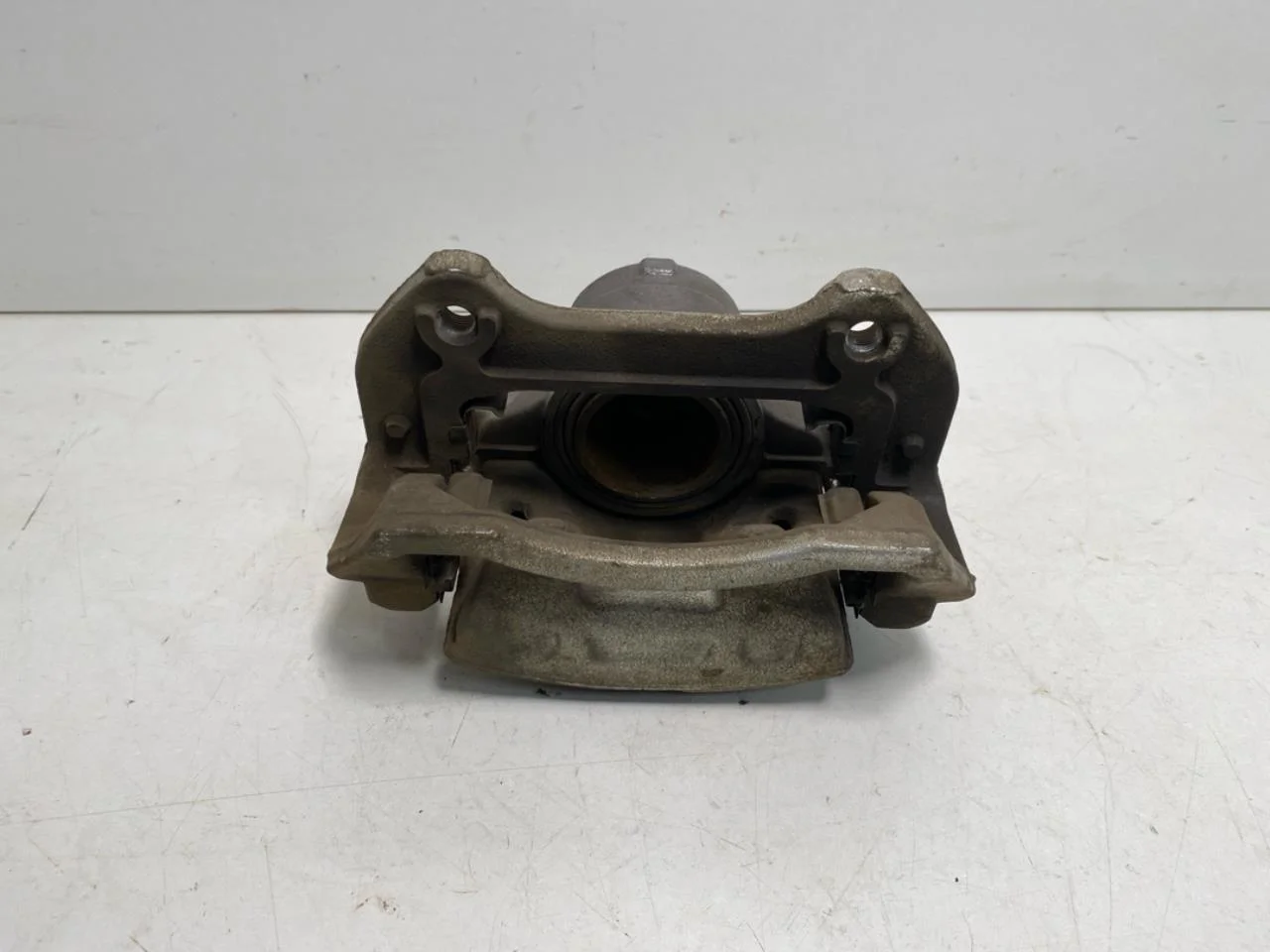 Hyundai KONA / ELECTRIC 2018-23 Front right brake caliper view 3