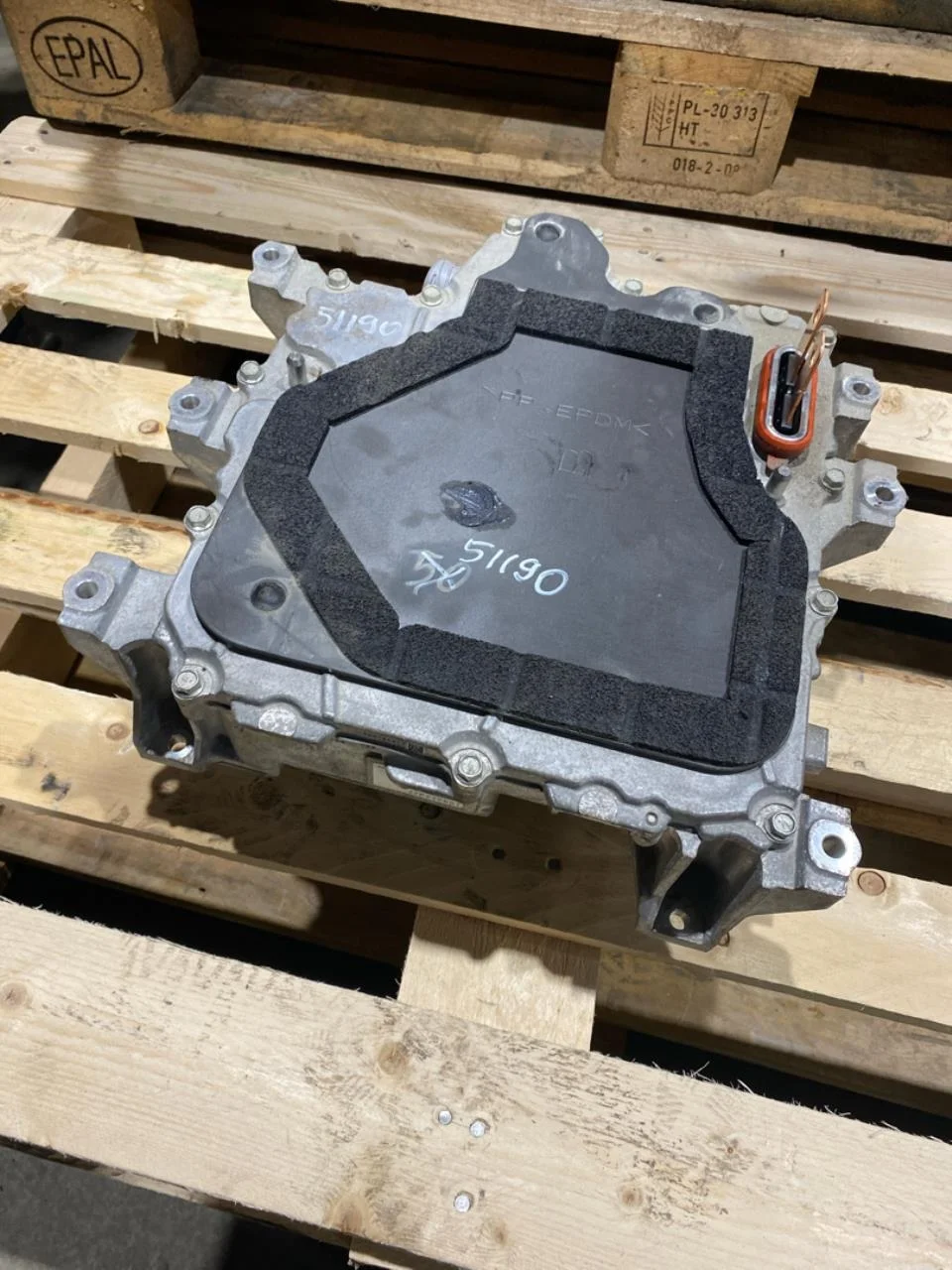 Nissan LEAF 2017-24 Inverter, 12-220V vedere 2