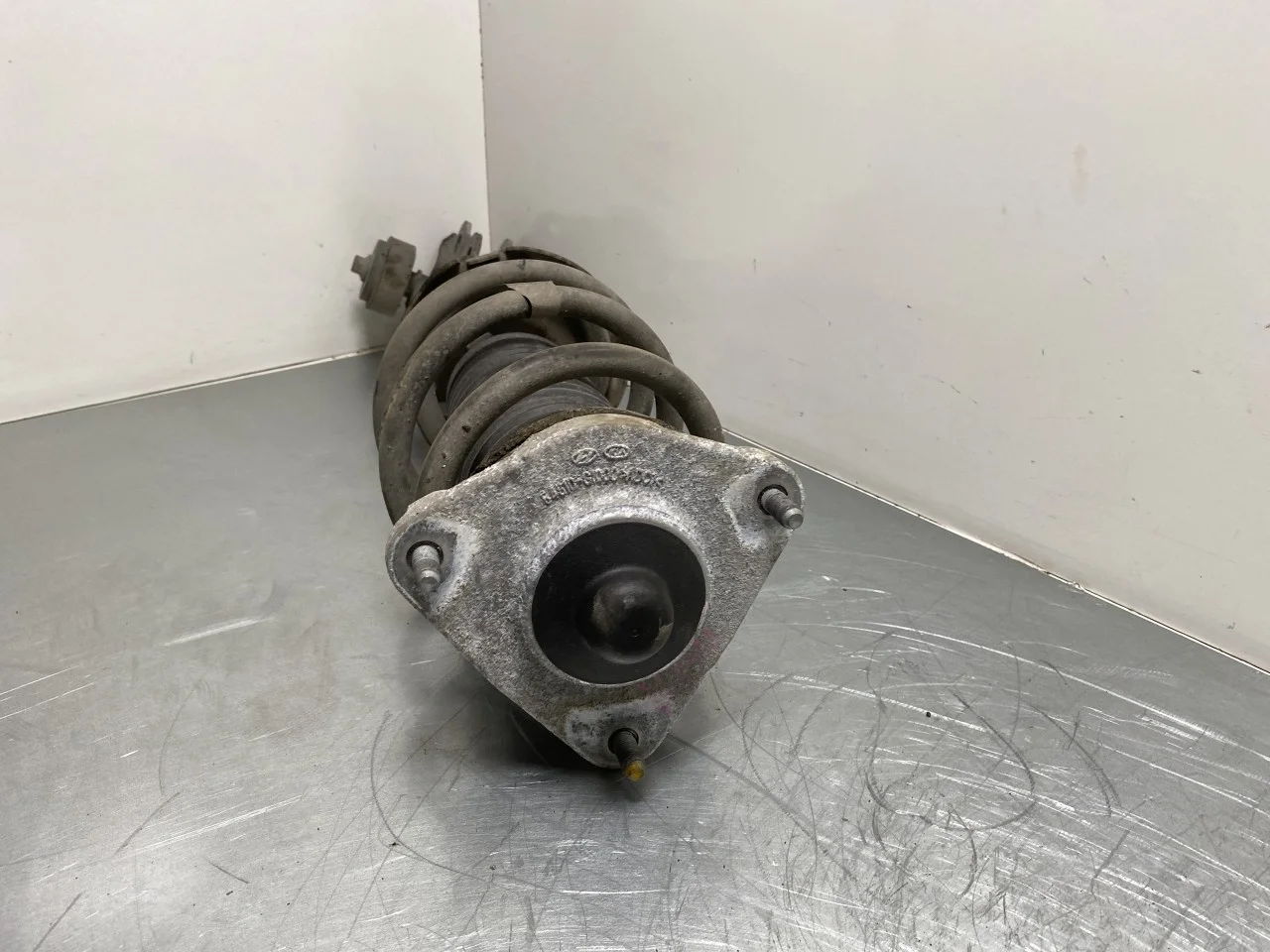 Hyundai IONIQ 5 NE 2022- Strut assembly, front right view 2