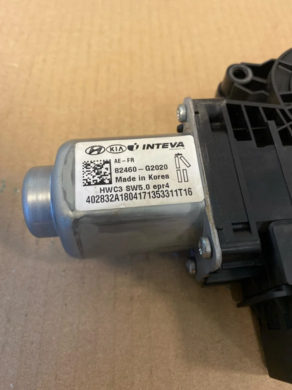 Hyundai IONIQ AE 2017-22 Ablakemelő motor view 3