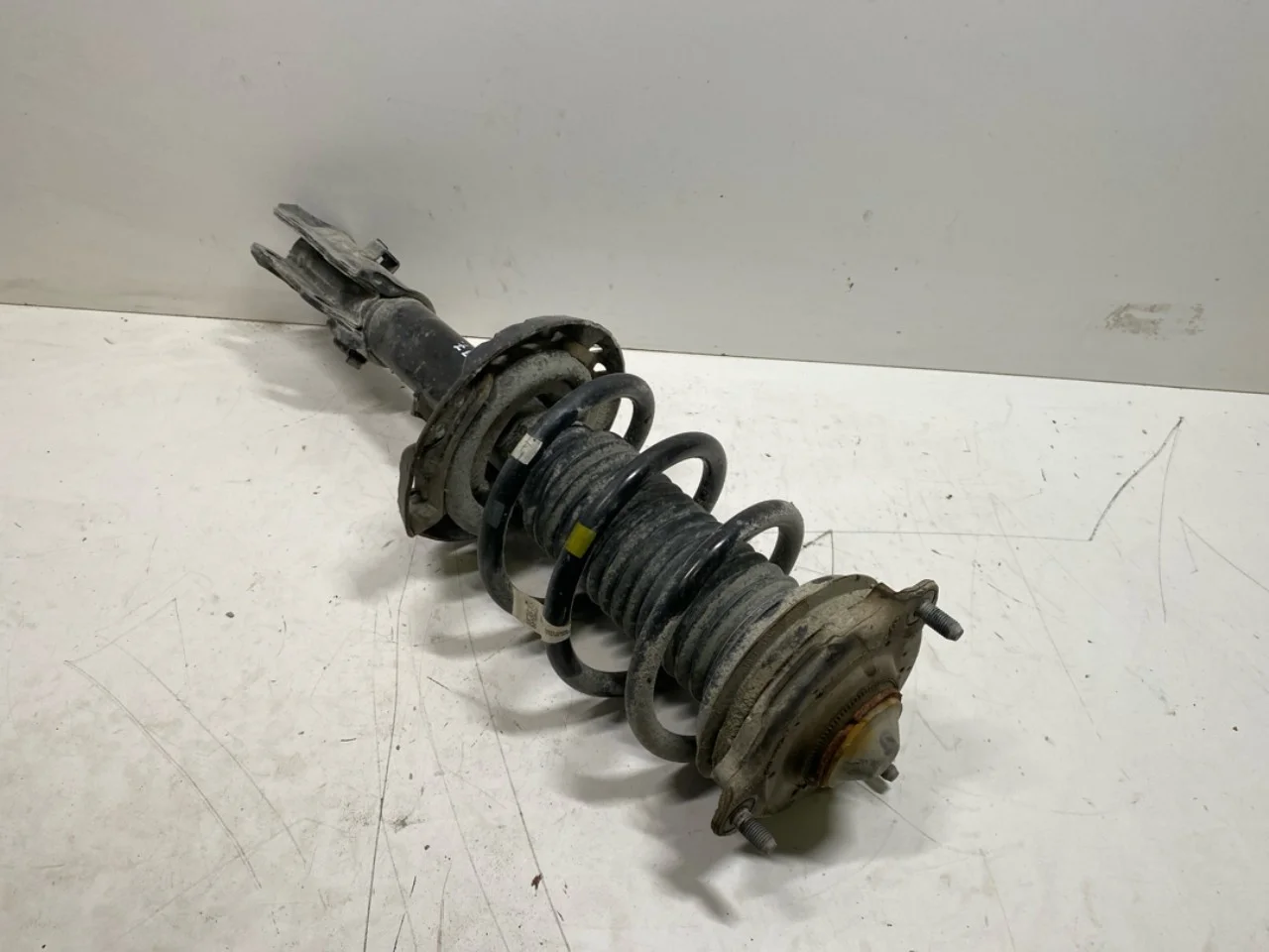 Hyundai KONA / ELECTRIC 2018-23 Strut assembly, front left view 2