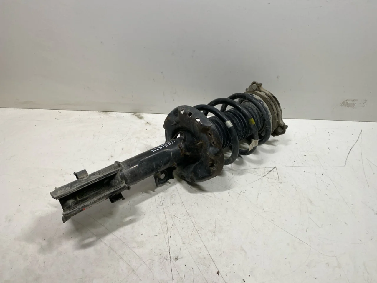 Hyundai KONA / ELECTRIC 2018-23 Strut assembly, front left view 3