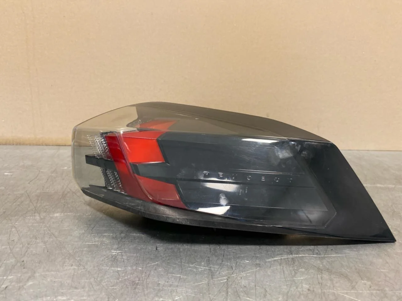 Peugeot 2008/E-2008 2020-> Lampă spate dreapta