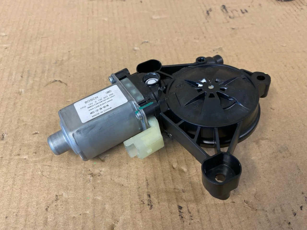 Hongqi E-HS9 2022- Ablakemelő motor view 2