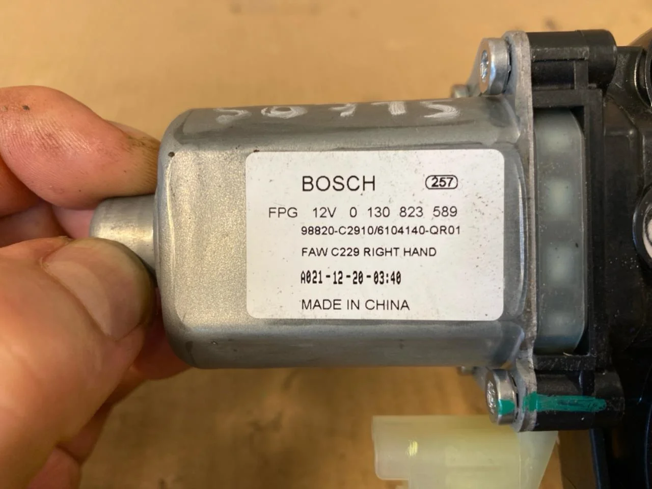 Hongqi E-HS9 2022- Ablakemelő motor view 3