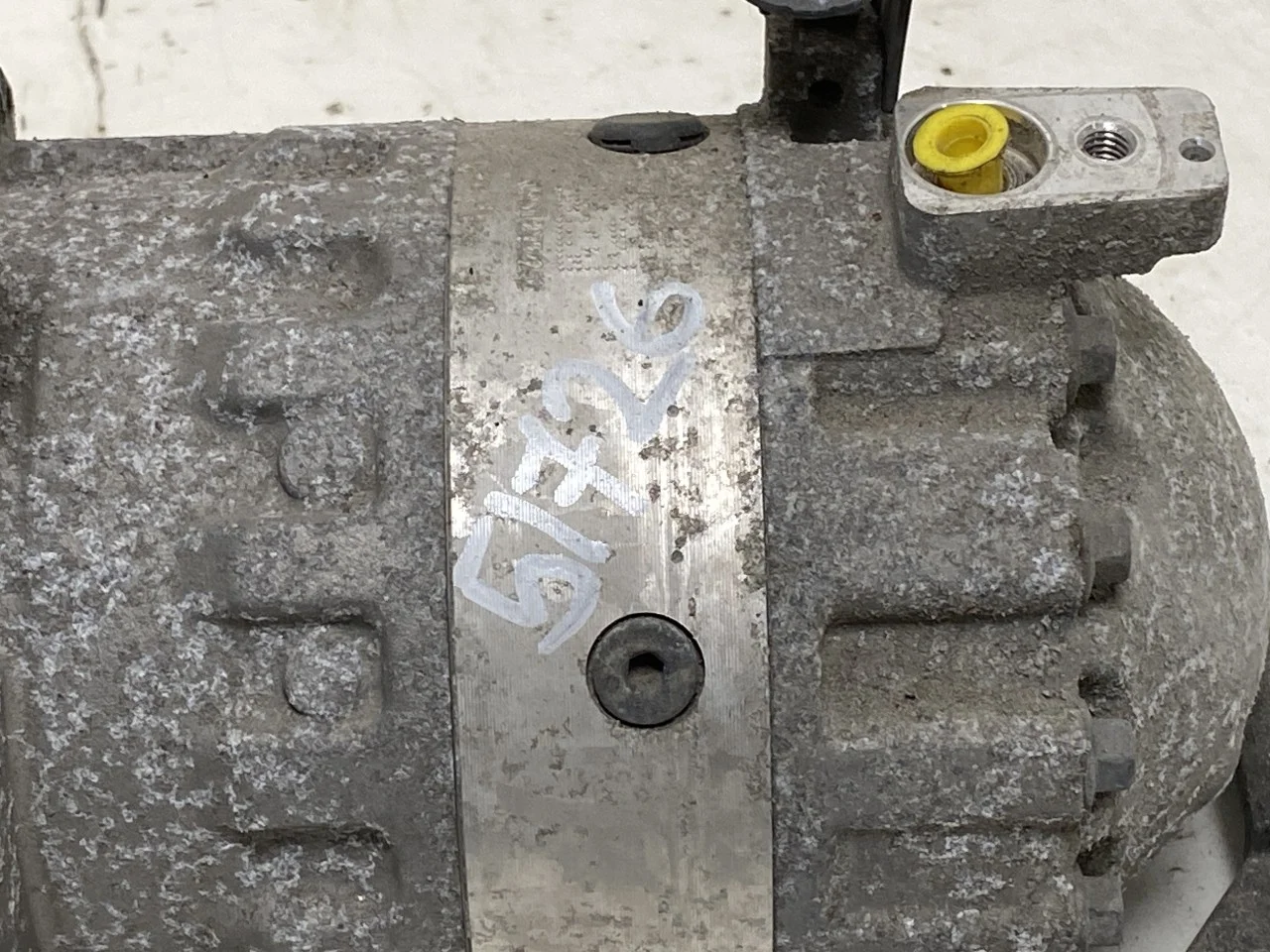 Volkswagen ID.3 2021- A/C compressor view 2