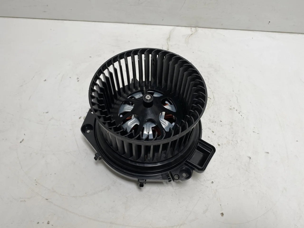 Volkswagen ID.3 2021- Fűtésventilátor motor view 4