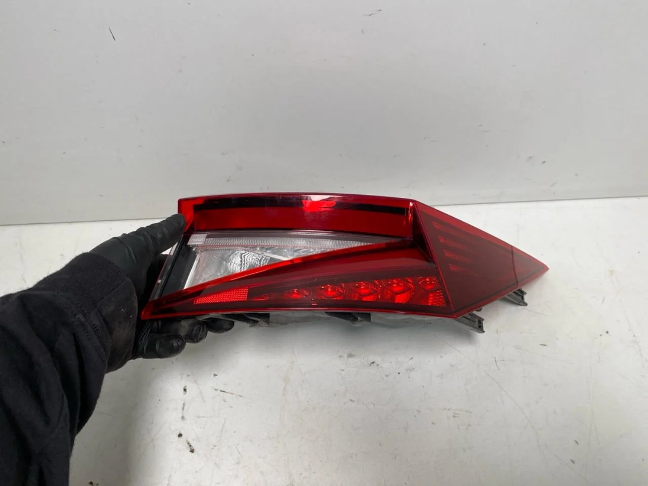 Skoda ENYAQ IV 2021- Right tail light view 3