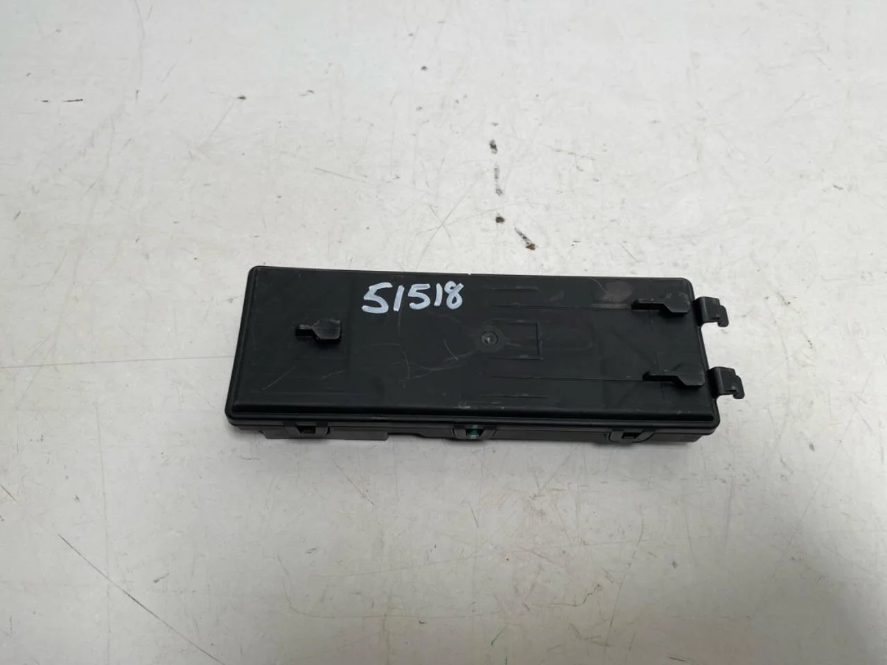 Skoda ENYAQ IV 2021- Control unit, tailgate view 2