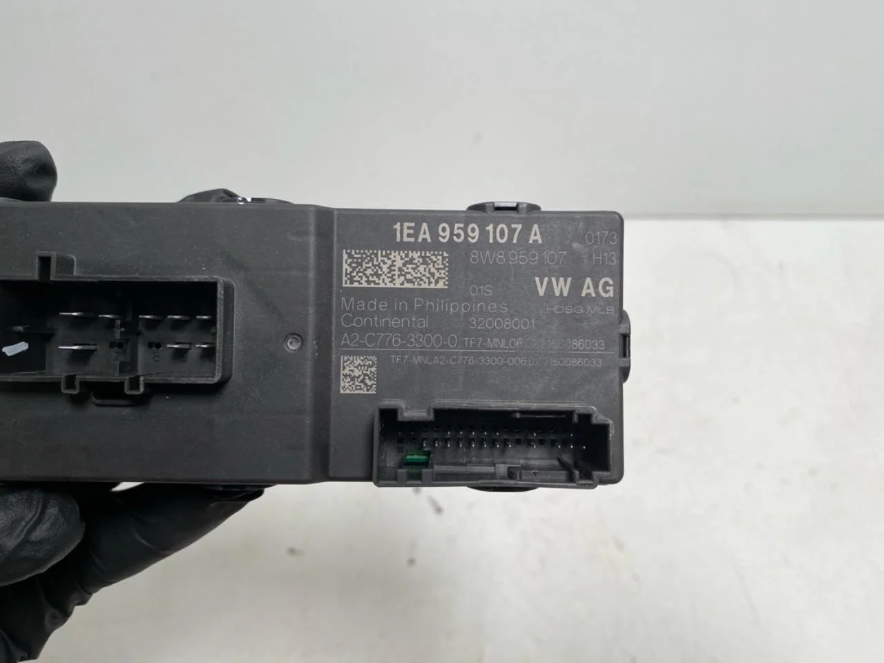 Skoda ENYAQ IV 2021- Control unit, tailgate view 3