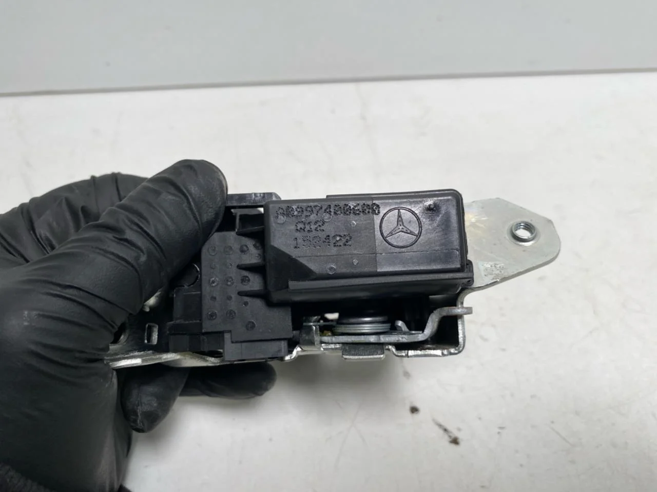 Mercedes EQB X243 2022- Încuietoare hayon vedere 3
