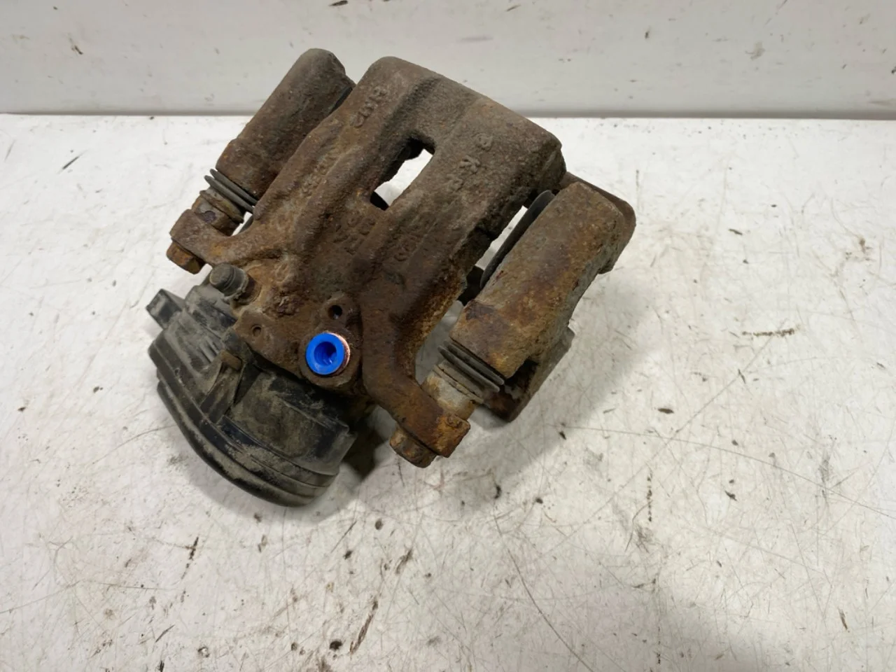 Hyundai KONA / ELECTRIC 2018-23 Rear right brake caliper view 3