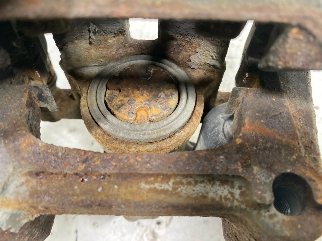 Hyundai KONA / ELECTRIC 2018-23 Rear right brake caliper view 4