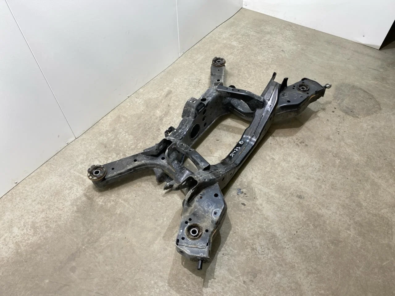 Nissan ARIYA 2021- Rear axle crossmember / subframe view 2