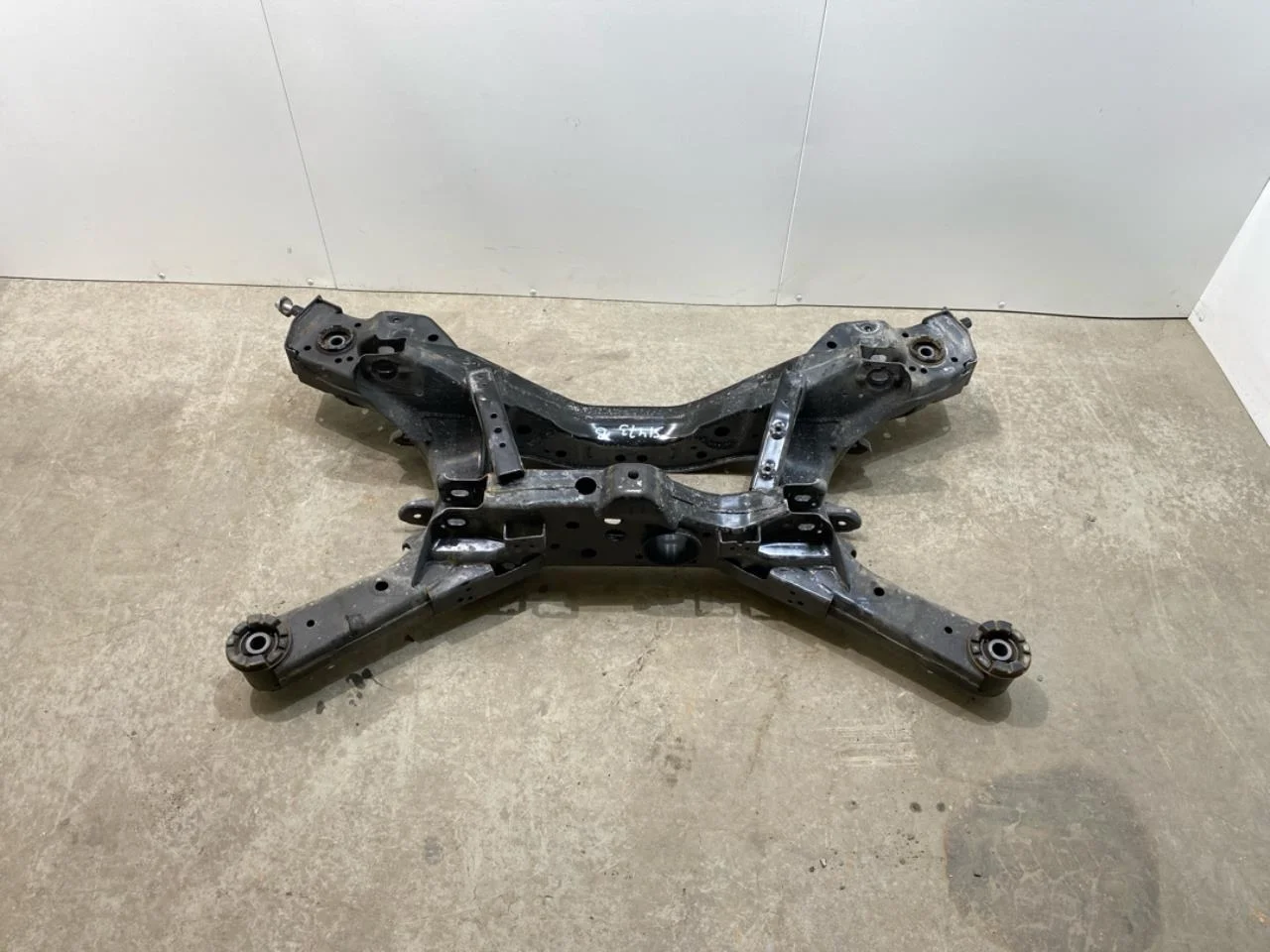 Nissan ARIYA 2021- Rear axle crossmember / subframe view 4