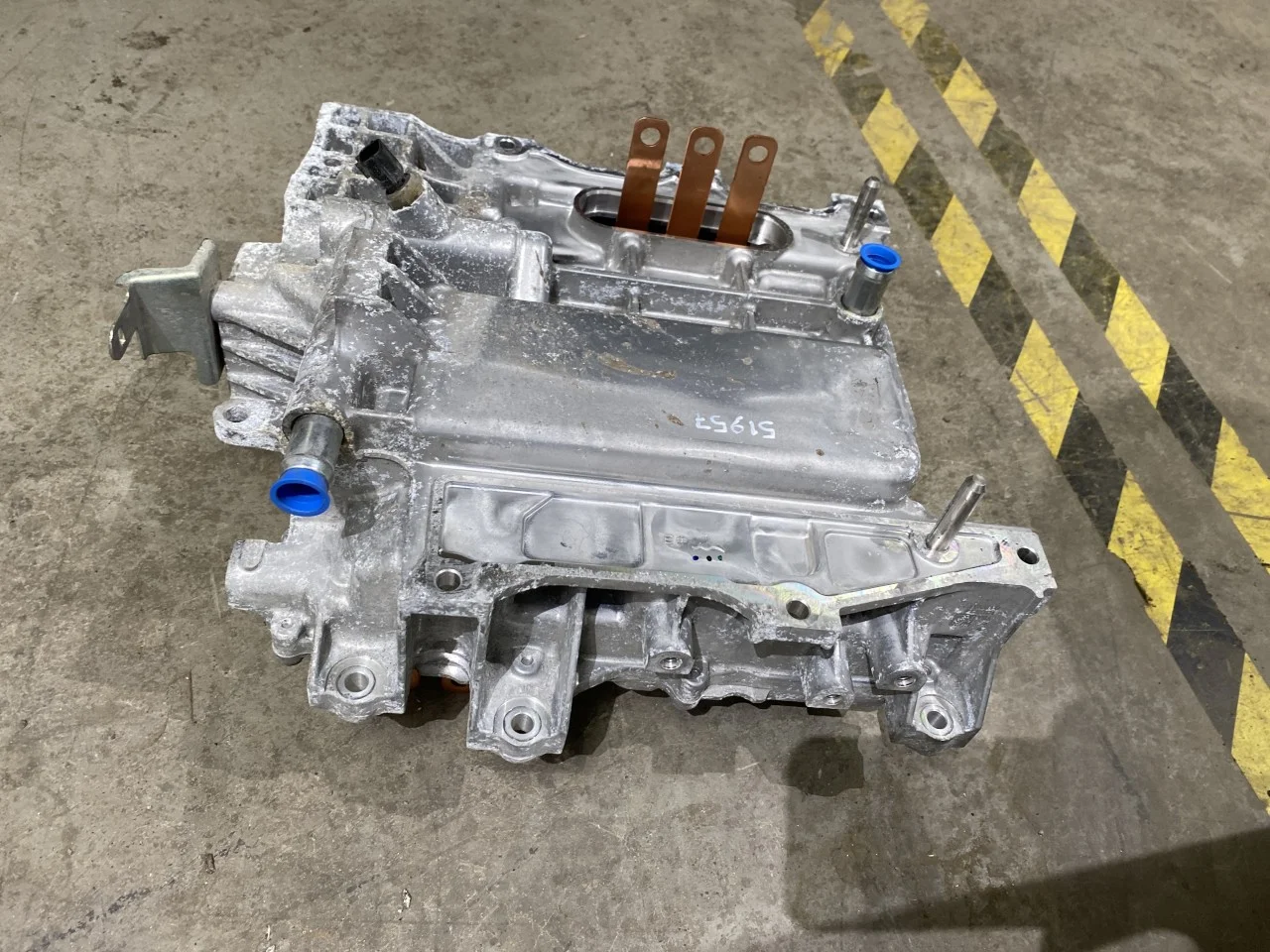 Nissan LEAF 2017-24 Inverter, 12-220V vedere 4