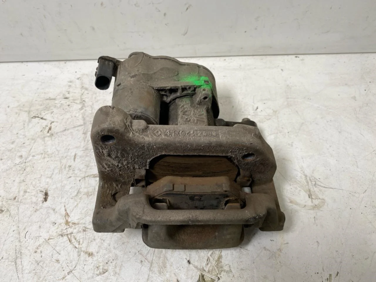 Peugeot 2008/E-2008 2020-> Rear right brake caliper view 3