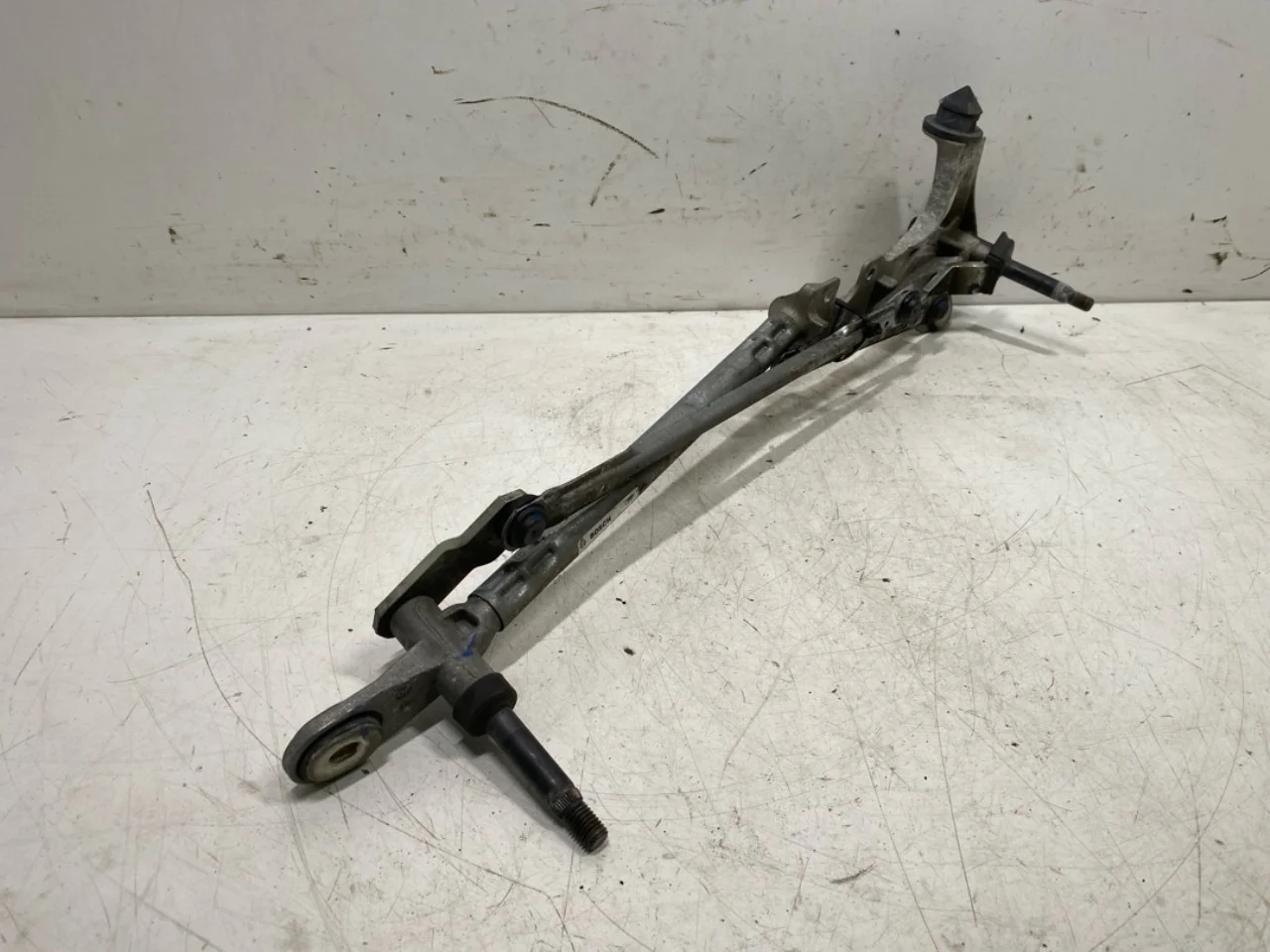 Jaguar I-PACE 2018- Windshield wiper linkage view 2