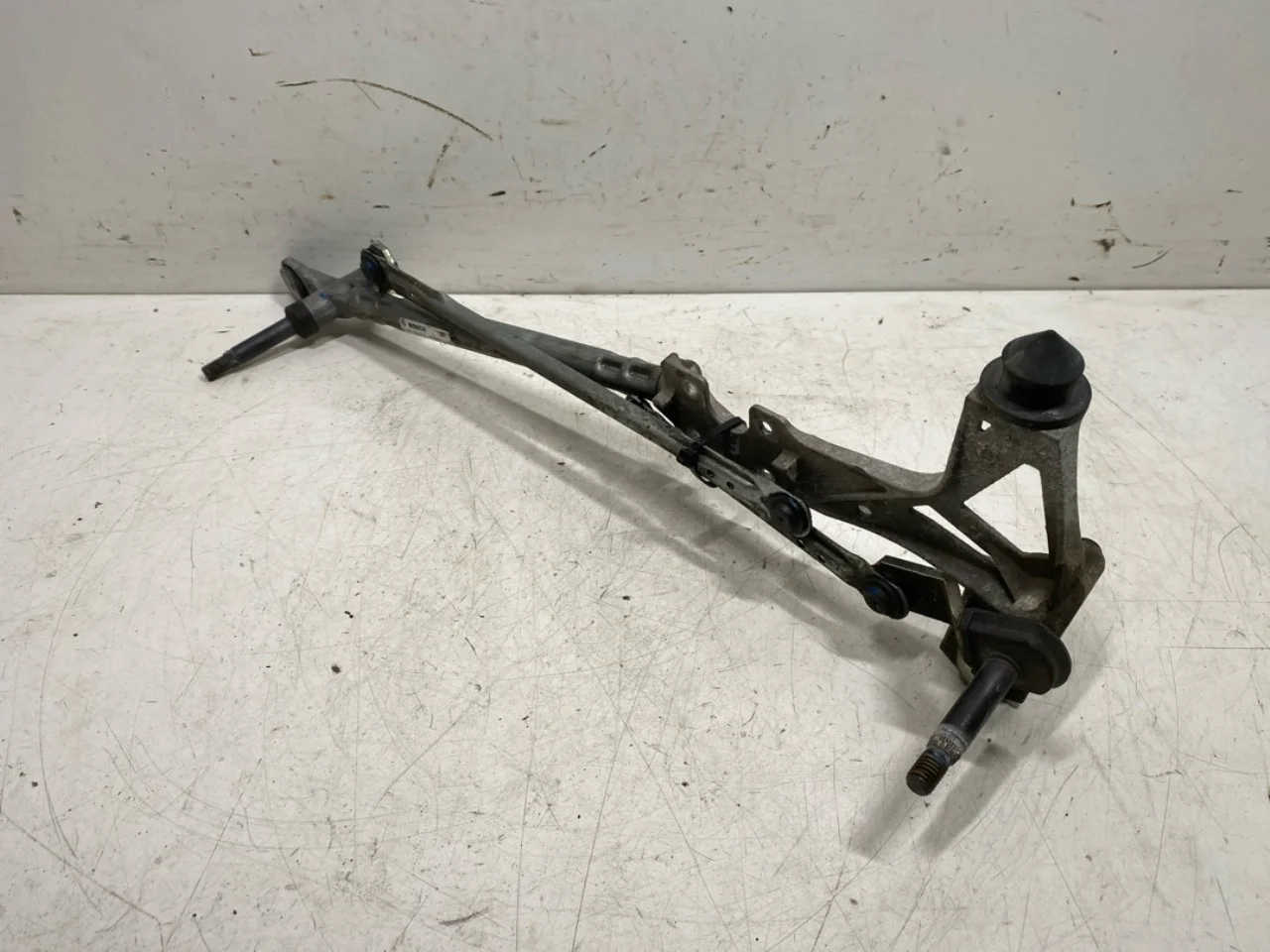 Jaguar I-PACE 2018- Windshield wiper linkage view 3
